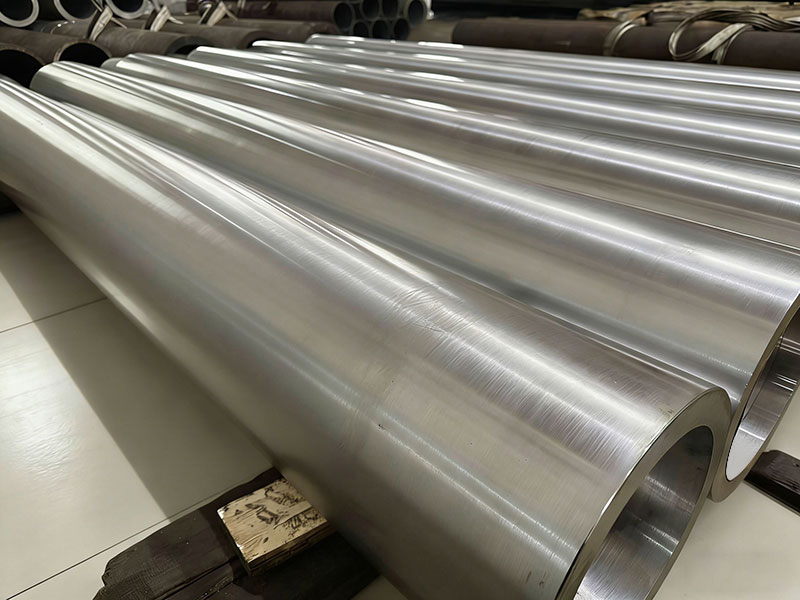 车外圆 + 内孔镗削加工